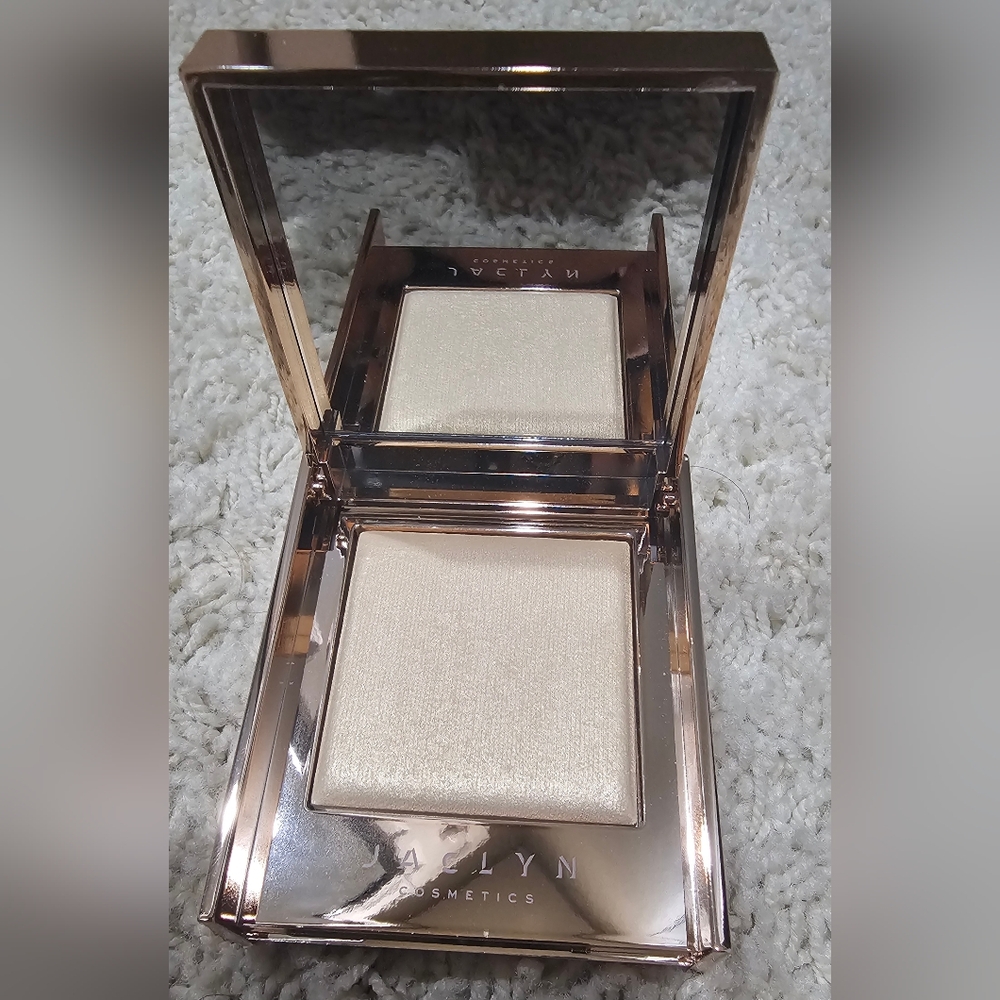 Jaclyn Cosmetics “Sparks” Highlighter – Brand New in Box